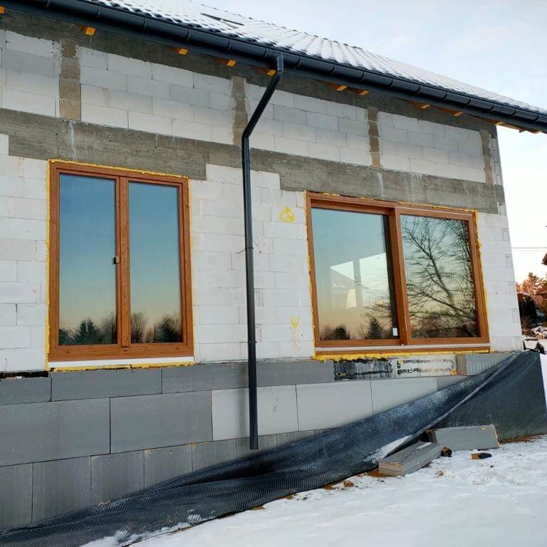 Montaż okien PCV Ideal 8000 - Okna i drzwi Tokarczyk Małopolska