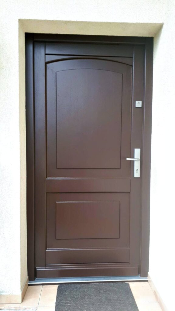 Drzwi wejściowe po renowacji - Fhu Tokarczyk Małopolska