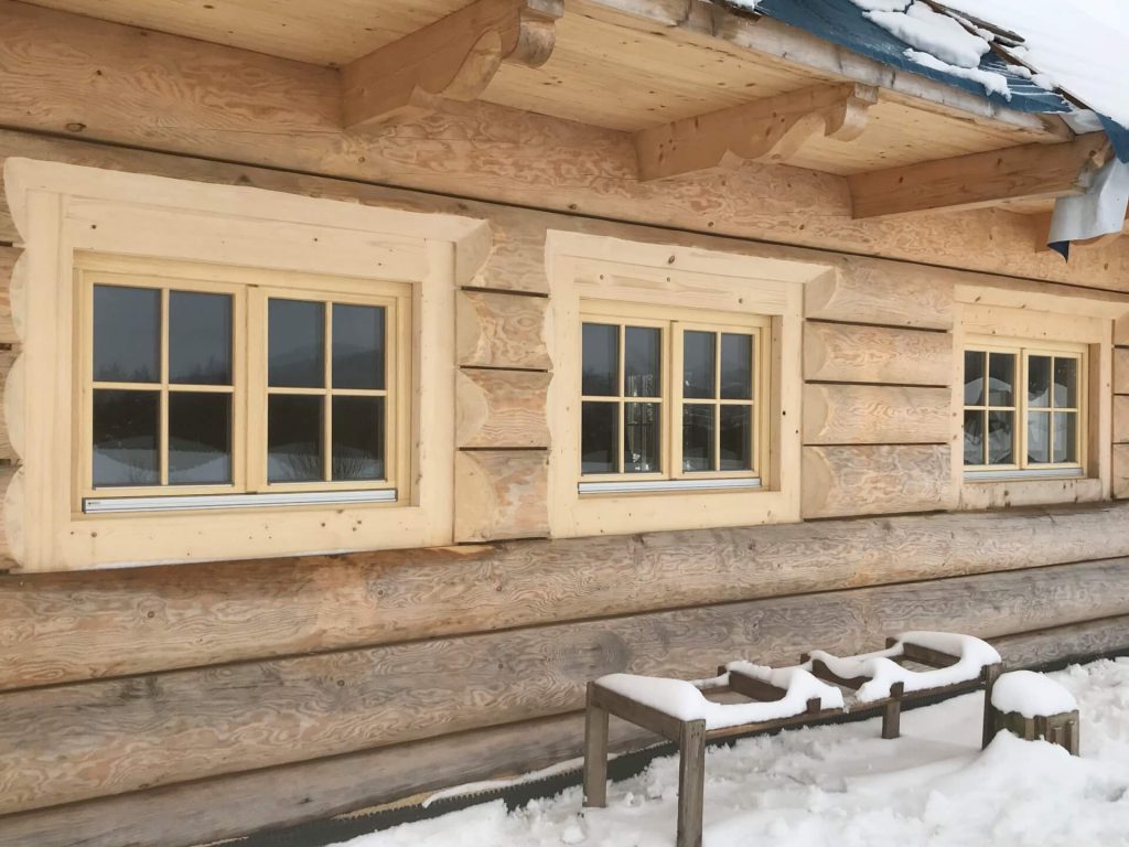 Montaż okien w drewnianym domu - FHU Tokarczyk Nowy Sącz