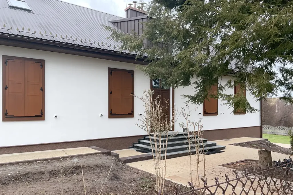 Okiennice drewniane w modernizowanym budynku - FHU Tokarczyk Kraków